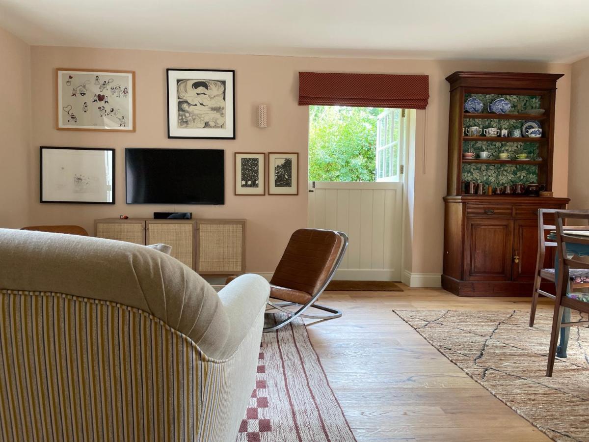 Peaceful Cottage With Private Garden ヘイルシャム エクステリア 写真