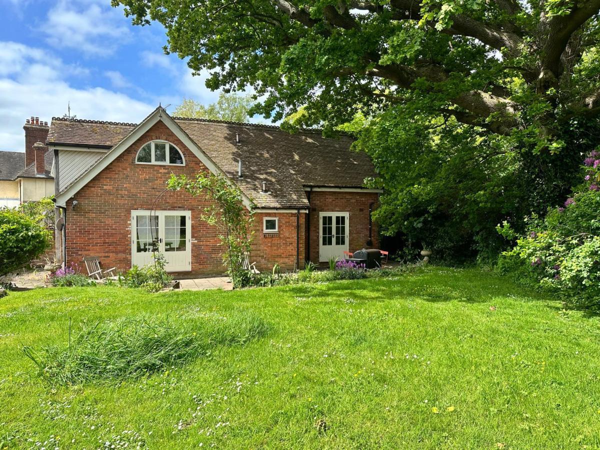 Peaceful Cottage With Private Garden ヘイルシャム エクステリア 写真
