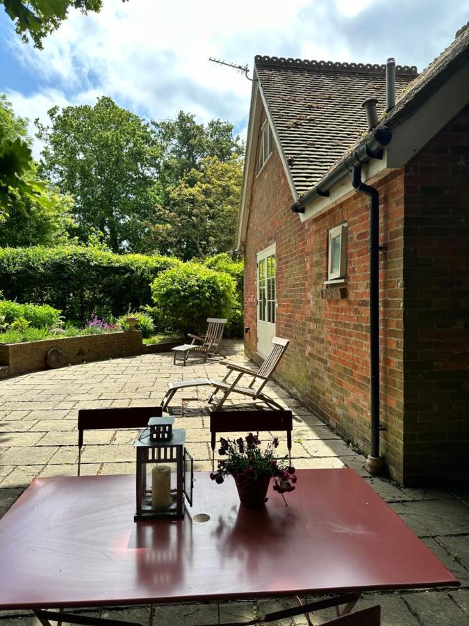 Peaceful Cottage With Private Garden ヘイルシャム エクステリア 写真