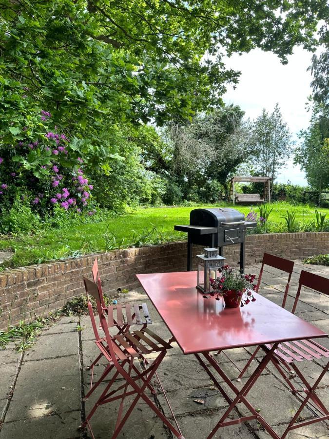 Peaceful Cottage With Private Garden ヘイルシャム エクステリア 写真